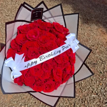 Birthday Roses bouquet with customized ribbon